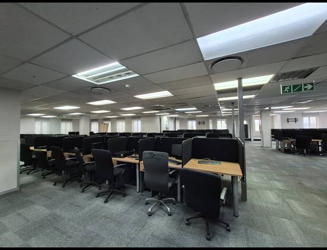 1,606M² OFFICE TO LET IN CRAIGHALL